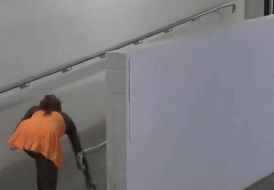 开云体育官方入口-怒摔球拍被拍下！高芙不满澳网直播：我们一点隐私都没有了