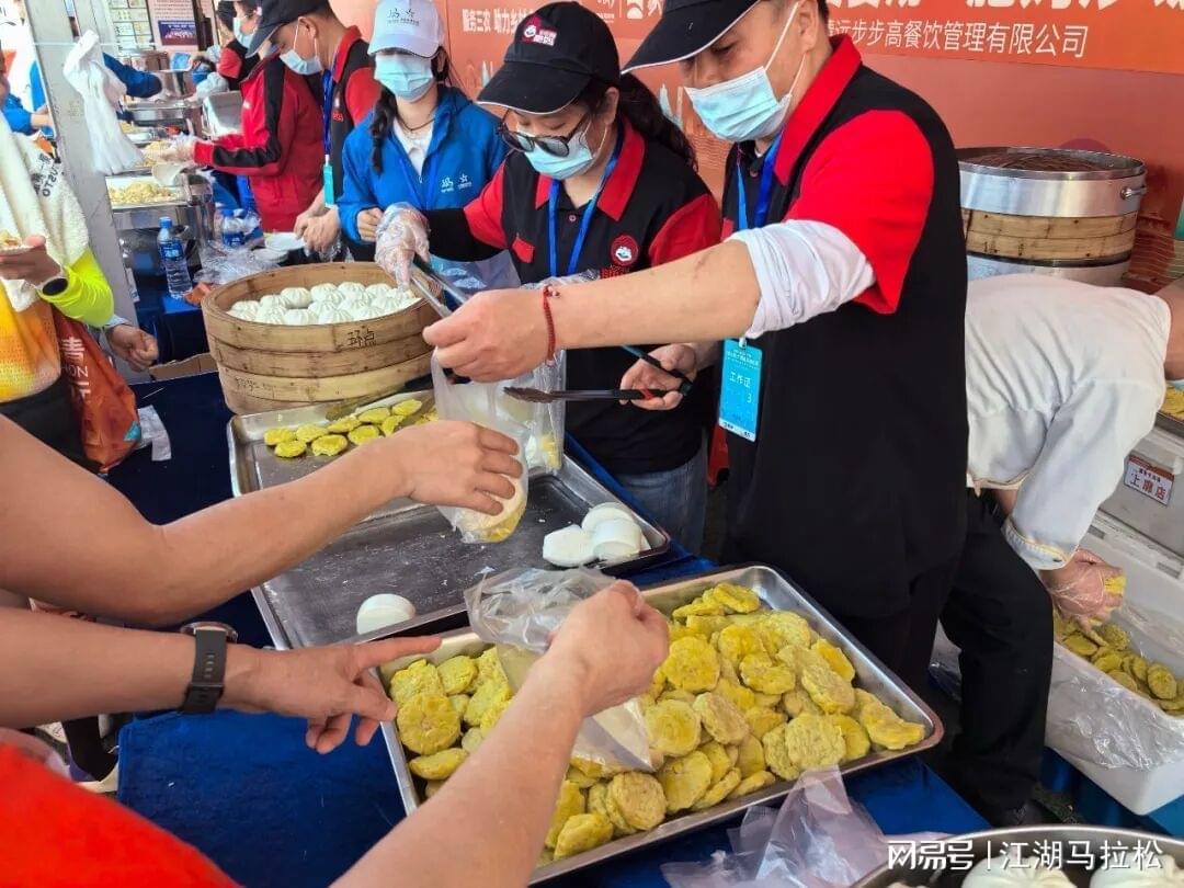 开云体育官方网站-这哪是赛后美食，简直就是清远食堂自助餐